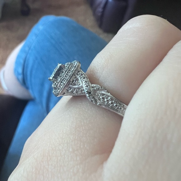 925 Sterling Silver Diamond Halo Setting Wedding
Engagement Ring. - Picture 10 of 17